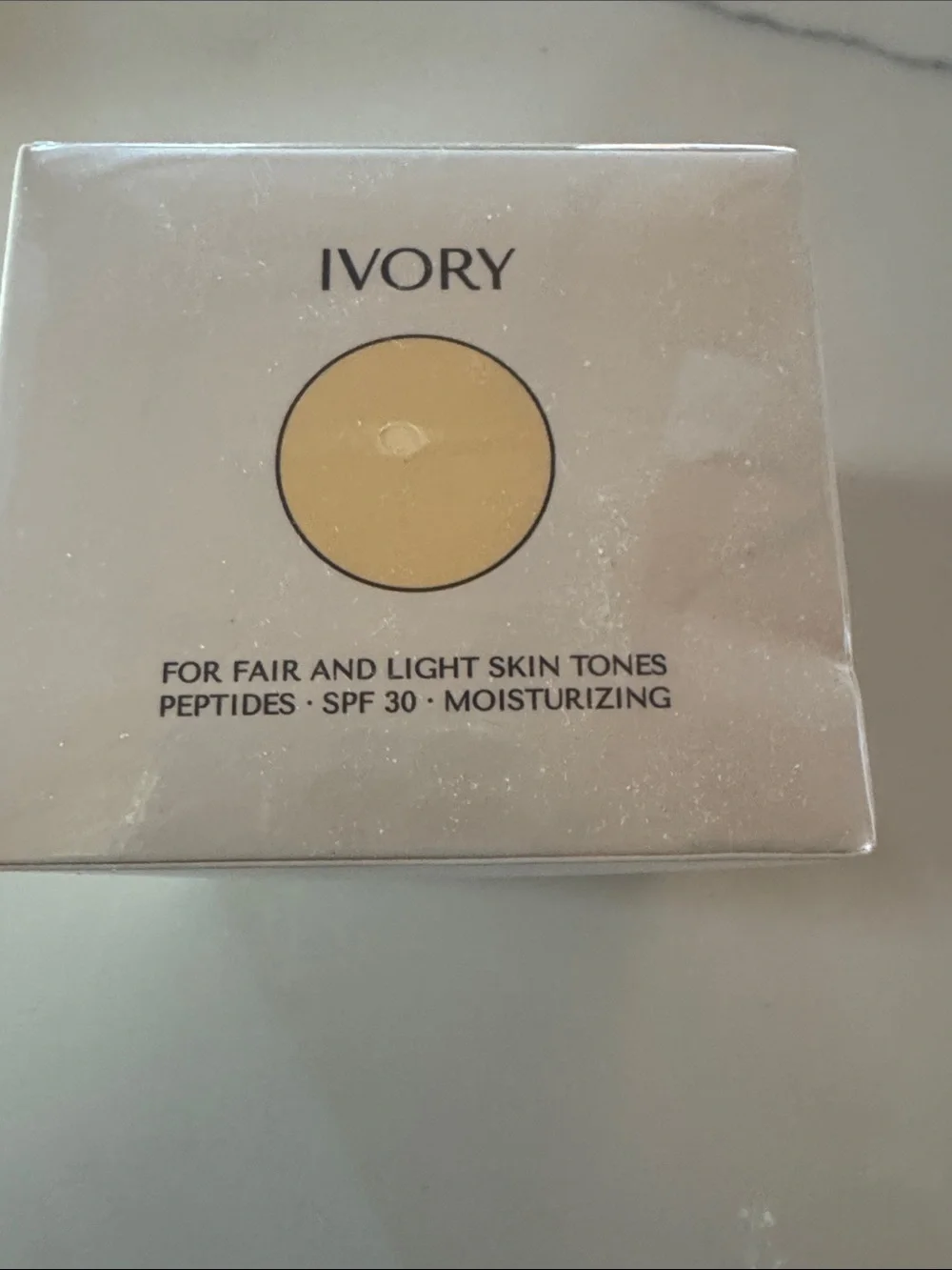 Glow Foundation Cushion in Pale Beige -